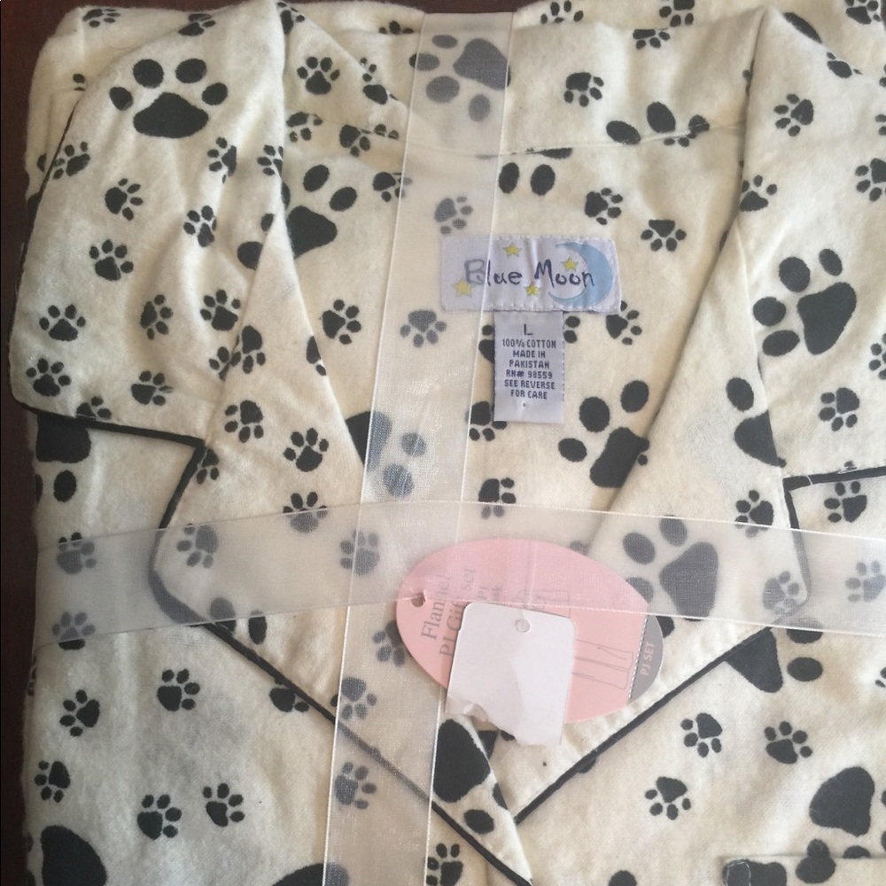 Paw print 🐾 pajamas